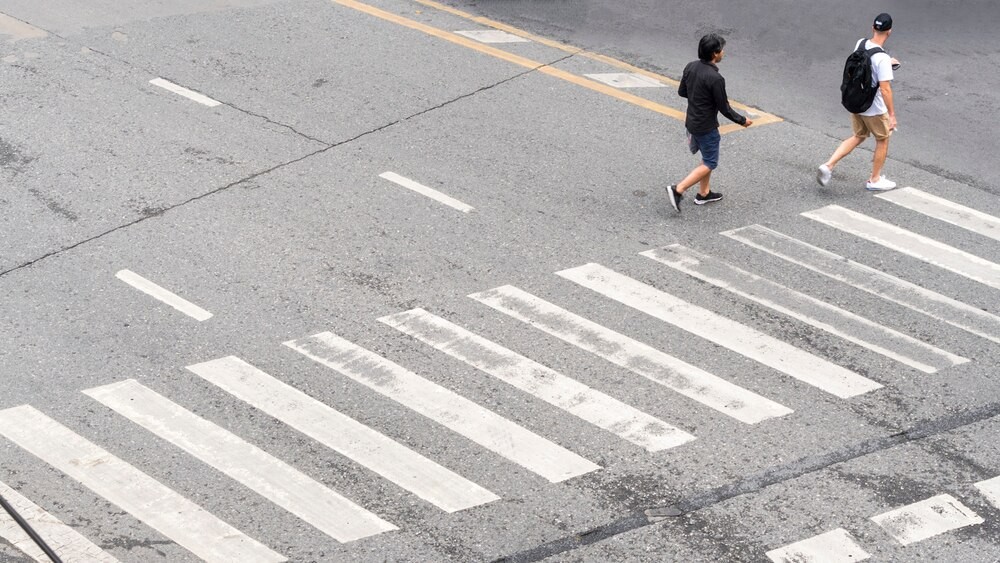 Subaru nie ustąpiło pieszej na przejściu – kobieta w szpitalu po wypadku