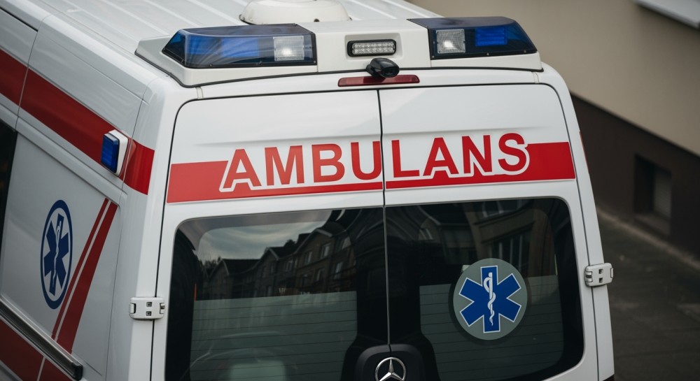 Niebezpieczna zabawa na lodzie – rodzice, chrońcie swoje dzieci!